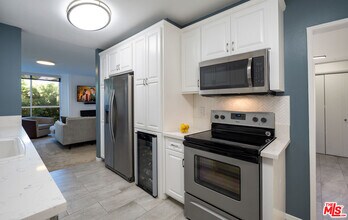 927 Kings Rd in West Hollywood, CA - Building Photo - Building Photo