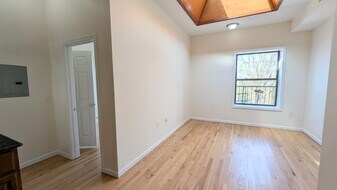 215 Woodward St, Unit 8 Park View 2 BR in Jersey City, NJ - Building Photo