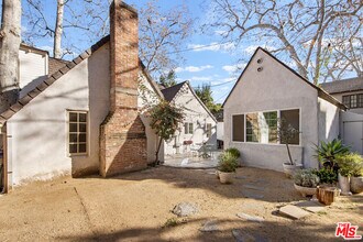 2615 Canyon Dr in Los Angeles, CA - Building Photo - Building Photo