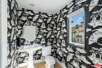 5732 S Celedon Creek in Los Angeles, CA - Building Photo - Building Photo