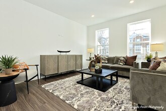 402 Neubauer Circle in Lindenhurst, IL - Building Photo - Building Photo