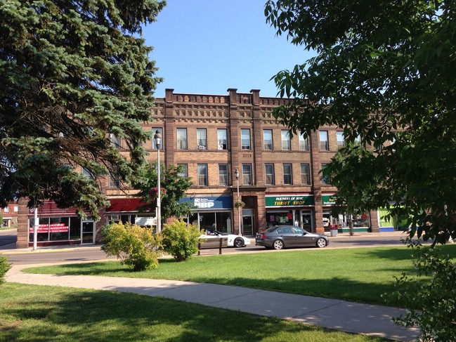 200-210 Main St W in Ashland, WI - Building Photo - Building Photo