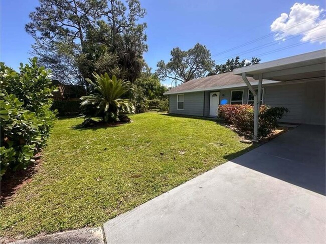 4066 George Ln in West Palm Beach, FL - Foto de edificio - Building Photo
