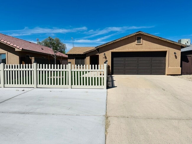 property at 9927 S Phoenix Dr