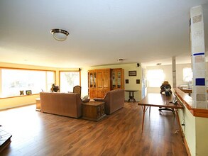 734 Powell Creek Rd in Williams, OR - Foto de edificio - Building Photo