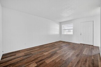 2417 N Oleander Ave in Daytona Beach, FL - Building Photo - Building Photo