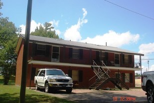 105 Walnut St in Louisville, MS - Building Photo