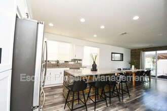 141 Clearwood St in Fillmore, CA - Foto de edificio - Building Photo
