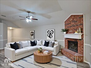 229 Centennial Pl in Crowley, TX - Foto de edificio - Building Photo