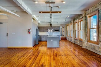 219 N Alamo St in San Antonio, TX - Building Photo - Building Photo