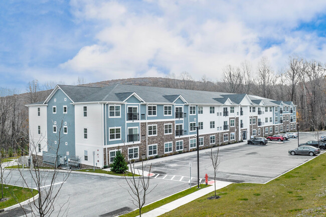 The View At Mine Hill in Mine Hill, NJ - Building Photo - Building Photo