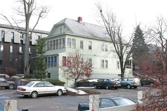 334 College St, Unit 332 in Burlington, VT - Building Photo - Building Photo