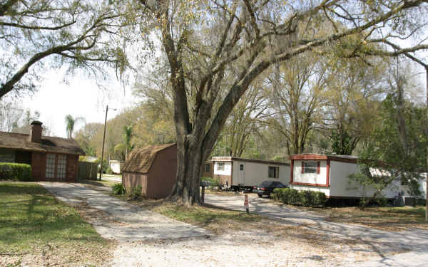 8502 Bowles Rd in Tampa, FL - Foto de edificio