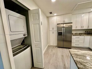 6300 Royal Woods Dr in Ft. Myers, FL - Building Photo - Building Photo