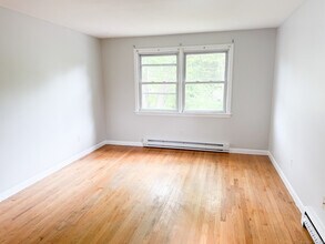 15 Trout Brook Rd in Bristol, CT - Building Photo - Building Photo