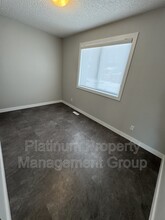 4649 Hubalta Rd SE in Calgary, AB - Building Photo - Building Photo