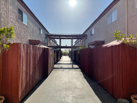 Edgewood Villas in Inglewood, CA - Building Photo - Building Photo