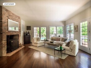 16 Alexis Ct in Amagansett, NY - Building Photo - Building Photo