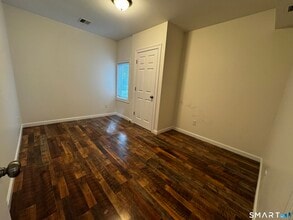 25 Lester Ave in Stonington, CT - Building Photo - Building Photo