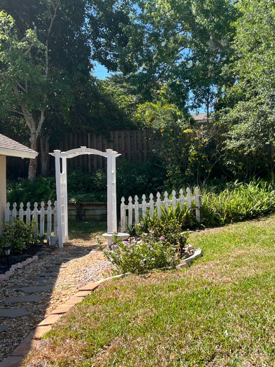 523 Hidden Hollow Dr in Merritt Island, FL - Building Photo