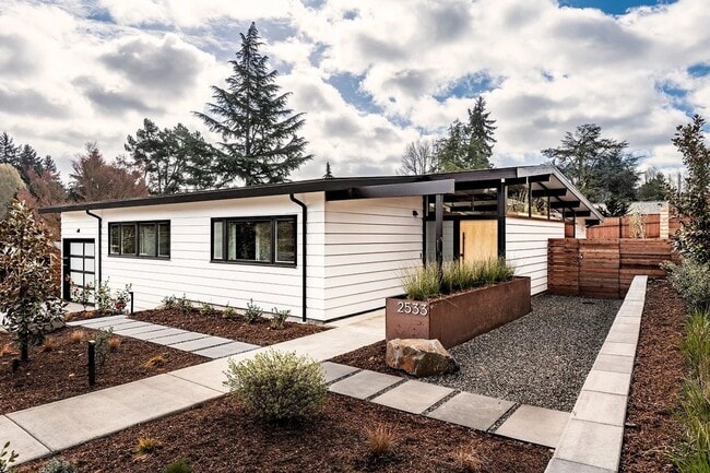 2533 NE 106th Pl in Seattle, WA - Building Photo - Building Photo