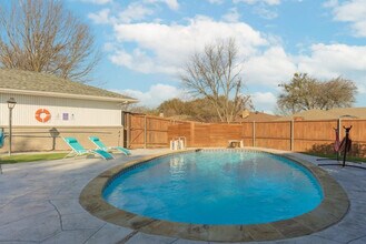 1425 Mayfield Ave in Garland, TX - Building Photo - Building Photo