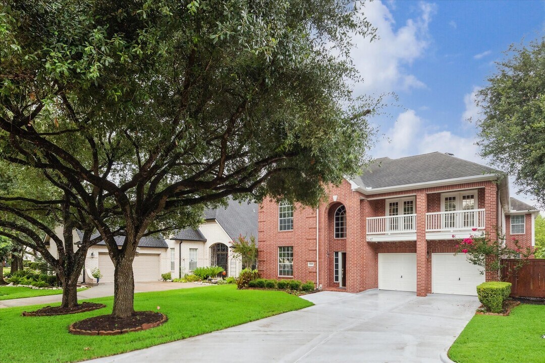 1766 Lakeside Enclave Dr in Houston, TX - Foto de edificio