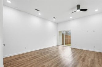 1311 Oneal St in Commerce, TX - Building Photo - Building Photo