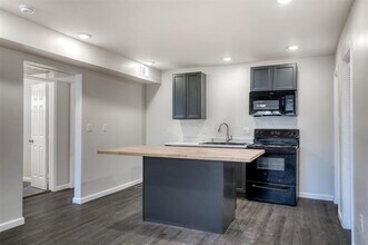 915 Grigsby Ave in Dallas, TX - Building Photo - Building Photo