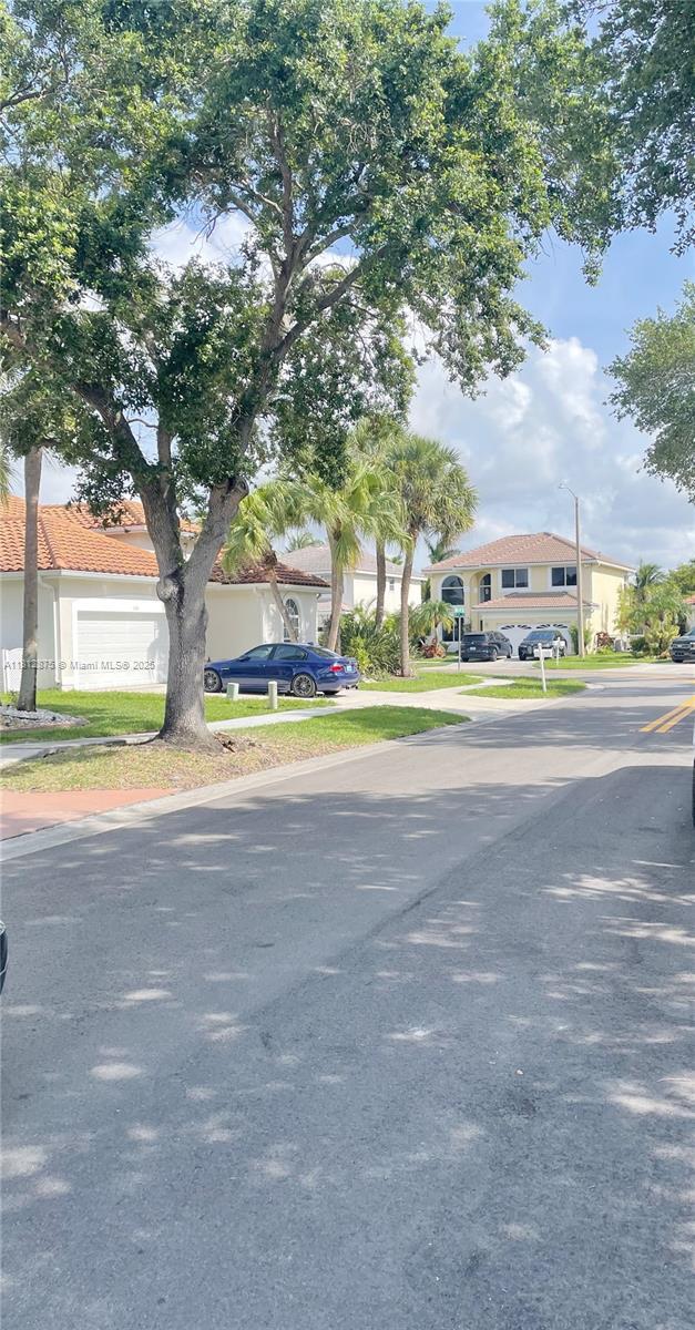 1320 NW 185th Ave in Pembroke Pines, FL - Building Photo - Building Photo