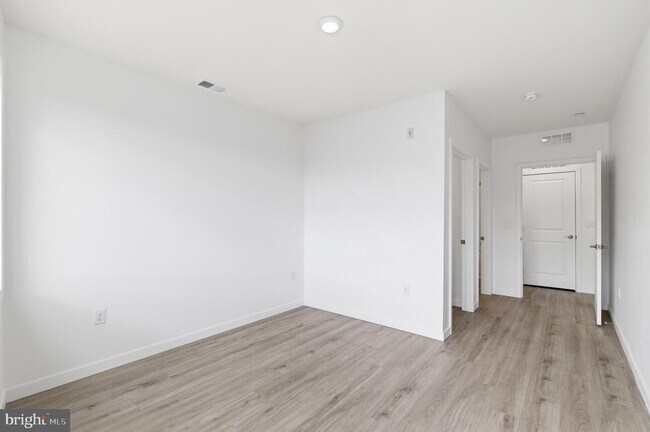 915 N Broad St in Philadelphia, PA - Foto de edificio - Building Photo