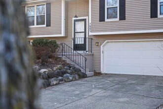 7885 E Oakbrook Cir in Madison, WI - Building Photo - Building Photo