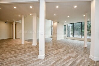 8115 Fondren Lake Dr in Houston, TX - Foto de edificio - Building Photo