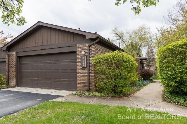 property at 2520 Traver Blvd