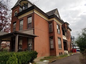 364 N York St, Unit 2F in Pottstown, PA - Building Photo