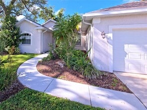 395 Dorchester Dr in Venice, FL - Building Photo - Building Photo