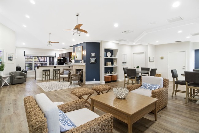 Lakewood Place in Brandon, FL - Building Photo - Building Photo