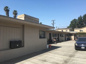 8115 S Figueroa St in Los Angeles, CA - Building Photo - Building Photo