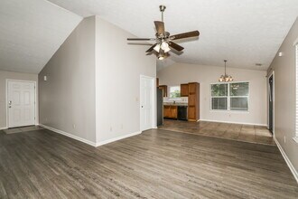 5631 Nodlehs Ct in Indianapolis, IN - Foto de edificio - Building Photo