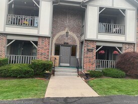 42160 Woodward Ave, Unit #8 in Bloomfield Hills, MI - Building Photo