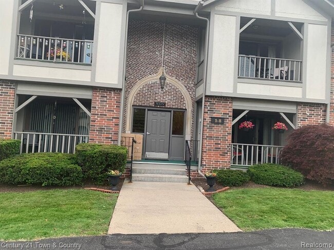 42160 Woodward Ave, Unit #8