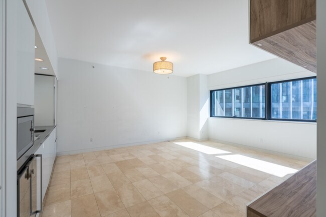 838 W Hastings St in Vancouver, BC - Building Photo - Building Photo