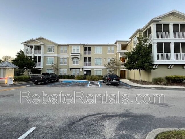 8290 Gate Pkwy W in Jacksonville, FL - Building Photo - Building Photo