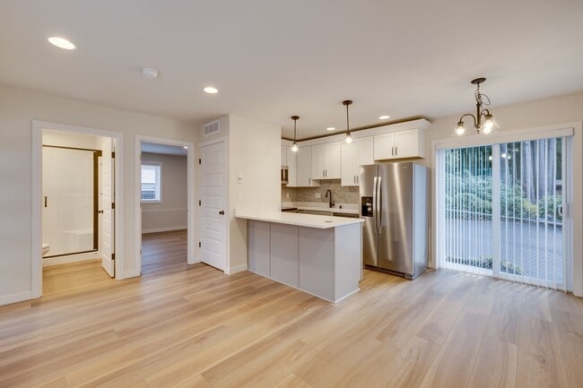 15608 E Shore Dr in Lynnwood, WA - Building Photo - Building Photo