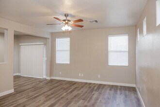 5053 SAgelyn St in Las Vegas, NV - Building Photo - Building Photo