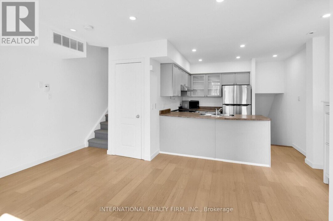 27 Sudbury St in Toronto, ON - Building Photo