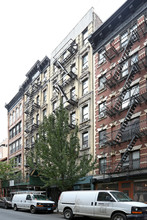 144 Sullivan St in New York, NY - Building Photo - Building Photo