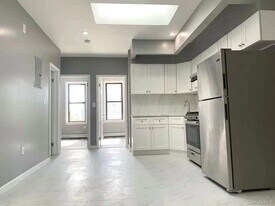 93-34 43rd Ave in Queens, NY - Building Photo