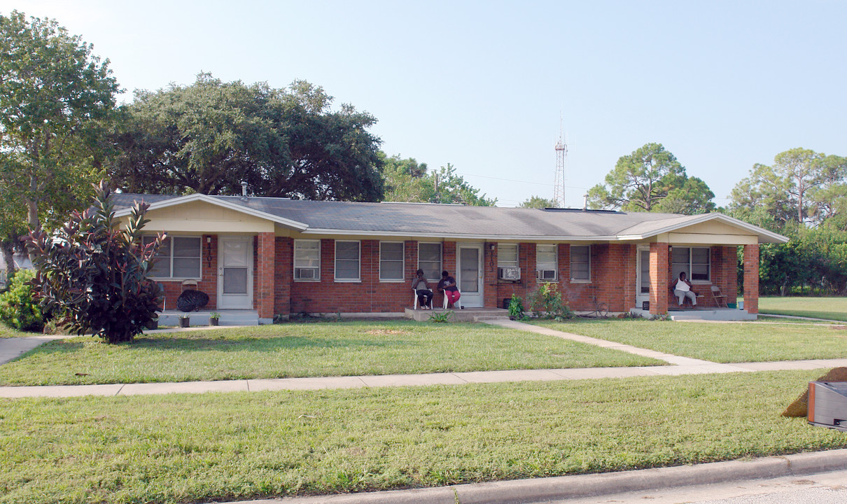 1101-1105 Fern Ave in Cocoa, FL - Building Photo