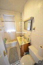 1675 Beacon St, Unit 2 in Brookline, MA - Building Photo - Building Photo